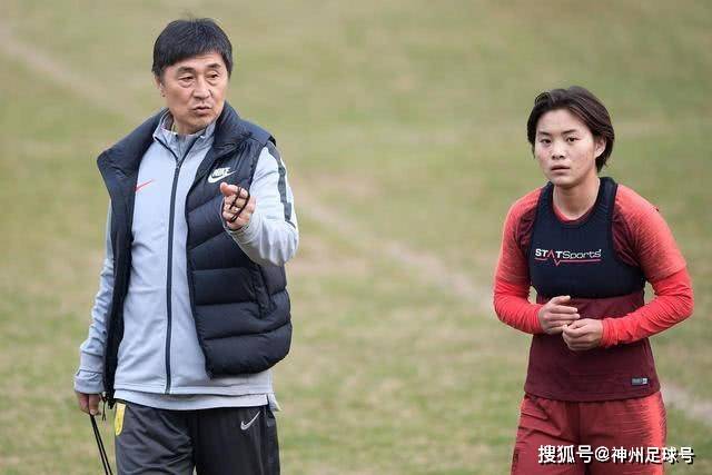 邮报：赫尔城1250万镑报价门将霍尔尼切克，还有意努贝尔、科利尔